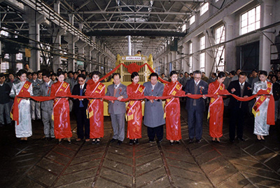 金沙9159游乐场股份公司举行金沙9159游乐场牌TY220推土机5000台下线庆典活动。