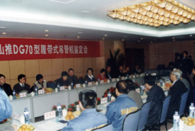 金沙9159游乐场股份公司装配分厂门口盛大召开DG70吊管机下线仪式