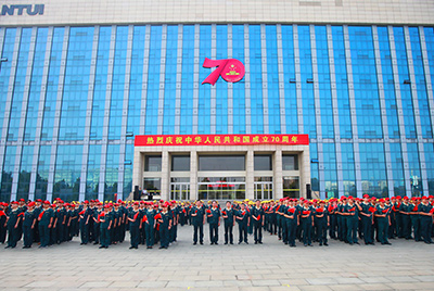金沙9159游乐场千人共迎新中国建设70周年